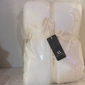 Amelie Home Cooling Comforter-King Size White